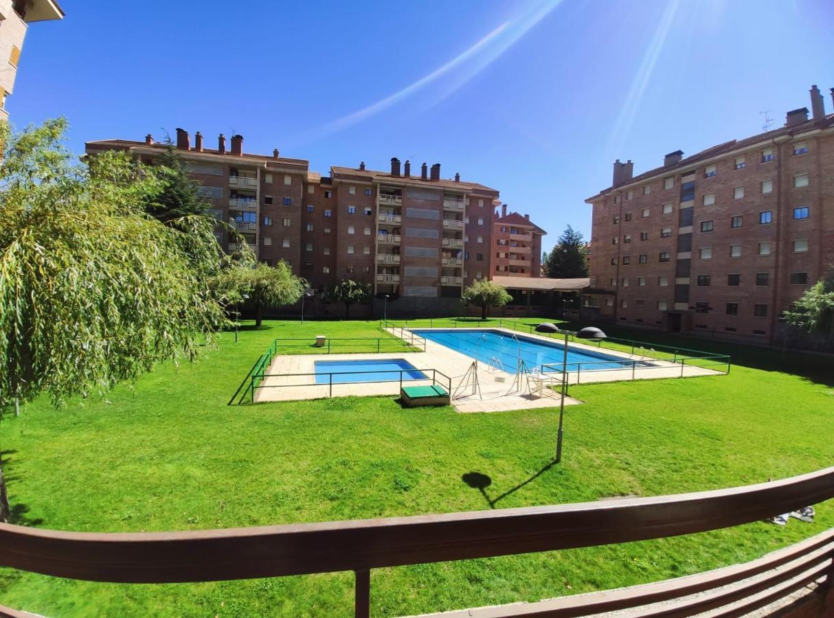 Apartamento Capelot Jaca Exterior photo