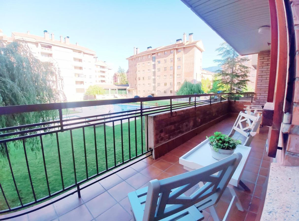 Apartamento Capelot Jaca Exterior photo